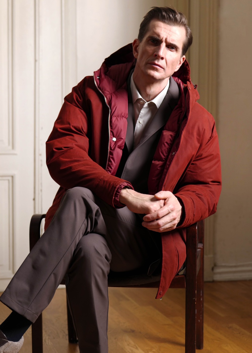 Herno moderniza su elegancia con toques funcionales
