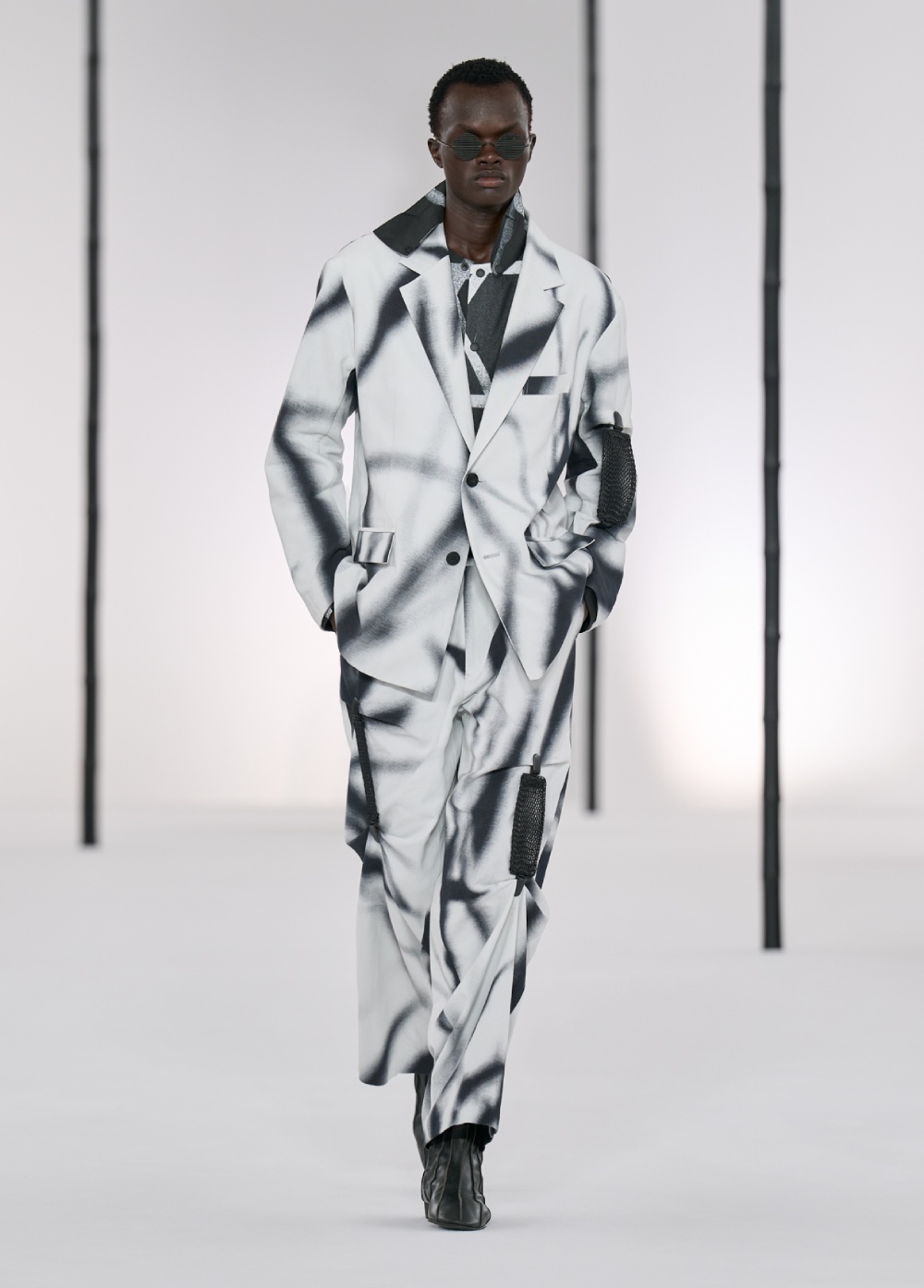 El nuevo armario de Issey Miyake emula un bosque de bambú