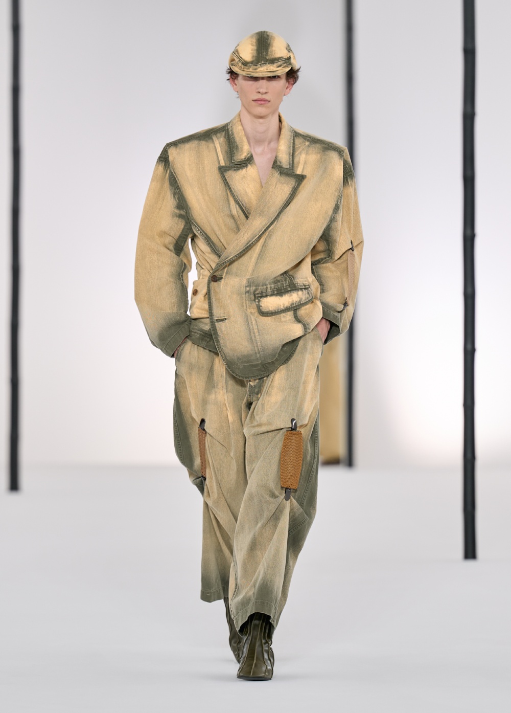 El nuevo armario de Issey Miyake emula un bosque de bambú
