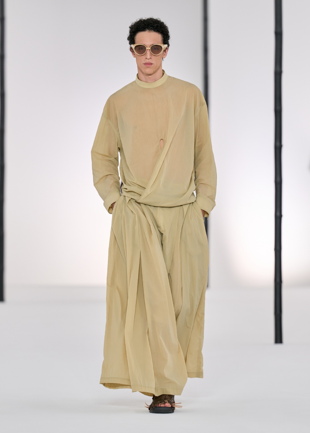 El nuevo armario de Issey Miyake emula un bosque de bambú