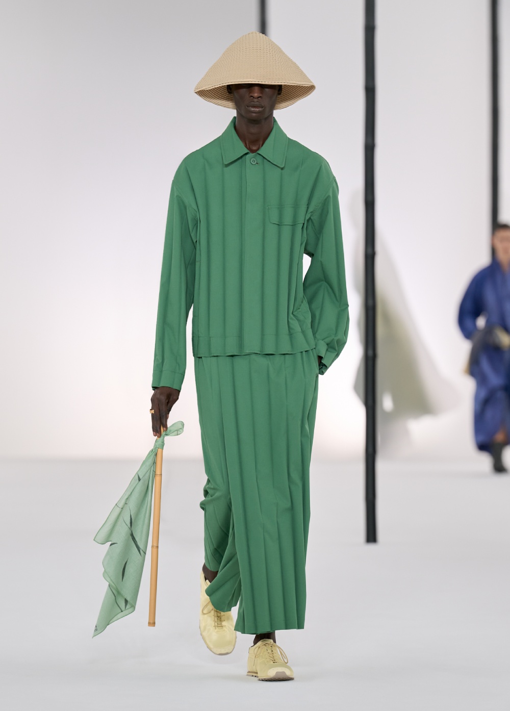 El nuevo armario de Issey Miyake emula un bosque de bambú