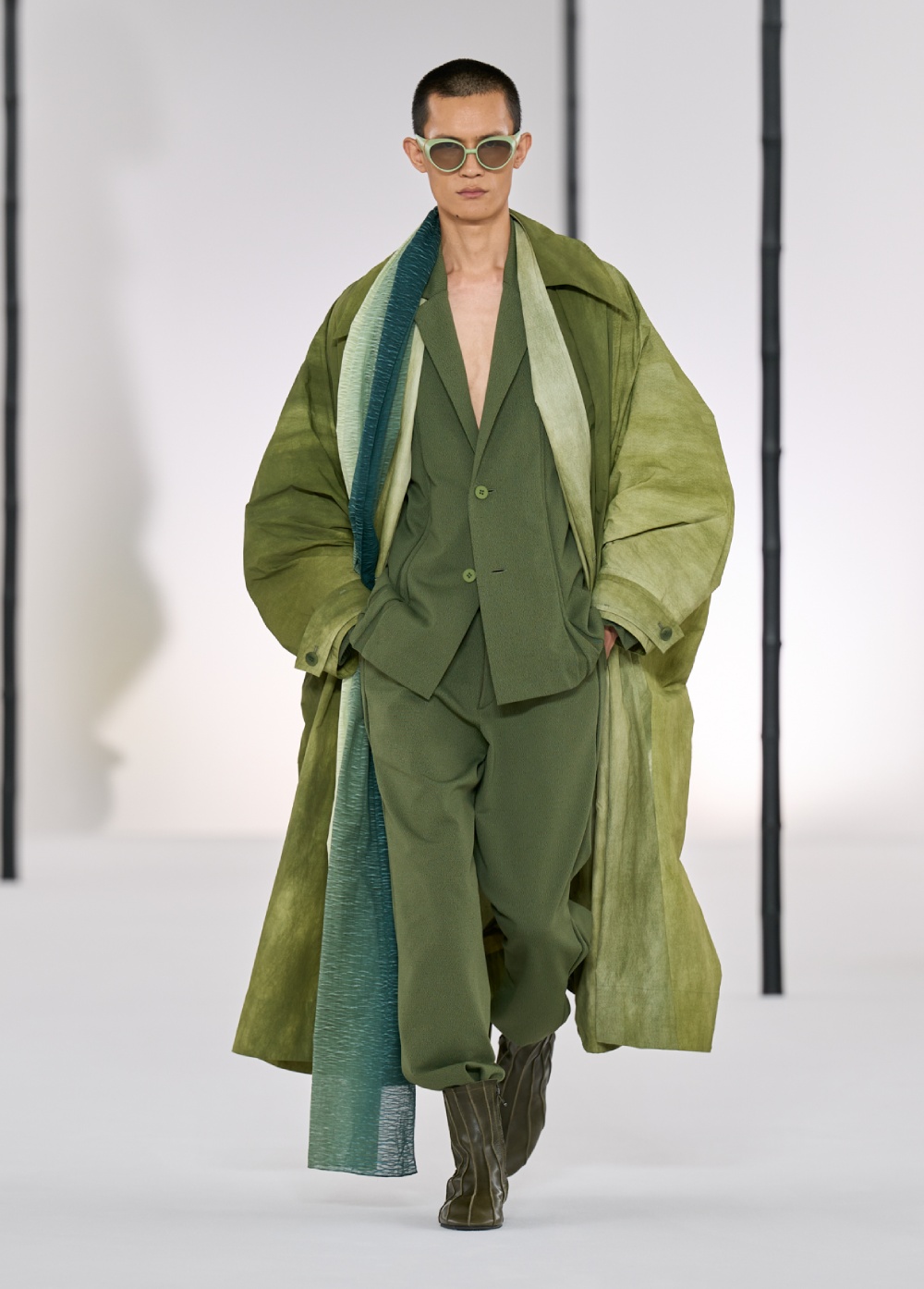 El nuevo armario de Issey Miyake emula un bosque de bambú