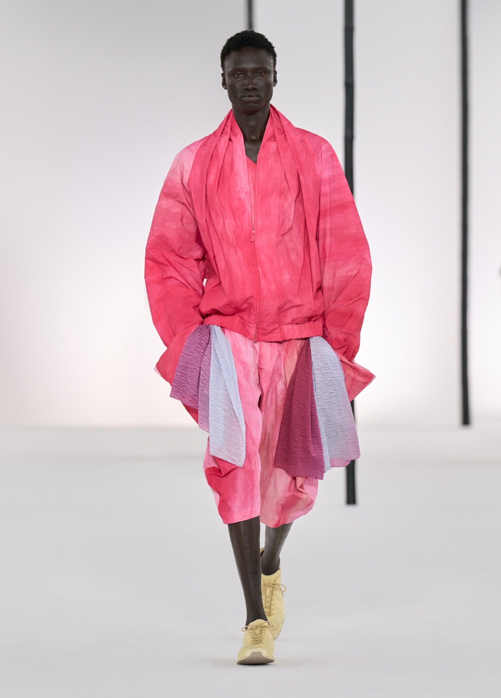 El nuevo armario de Issey Miyake emula un bosque de bambú