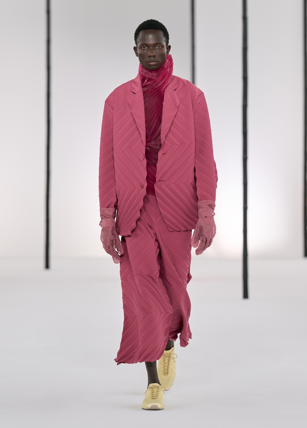 El nuevo armario de Issey Miyake emula un bosque de bambú