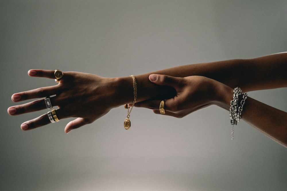 Eme Studios lanza su primera colección de joyería street