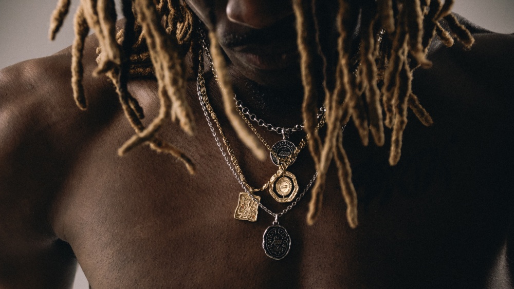 Eme Studios lanza su primera colección de joyería street
