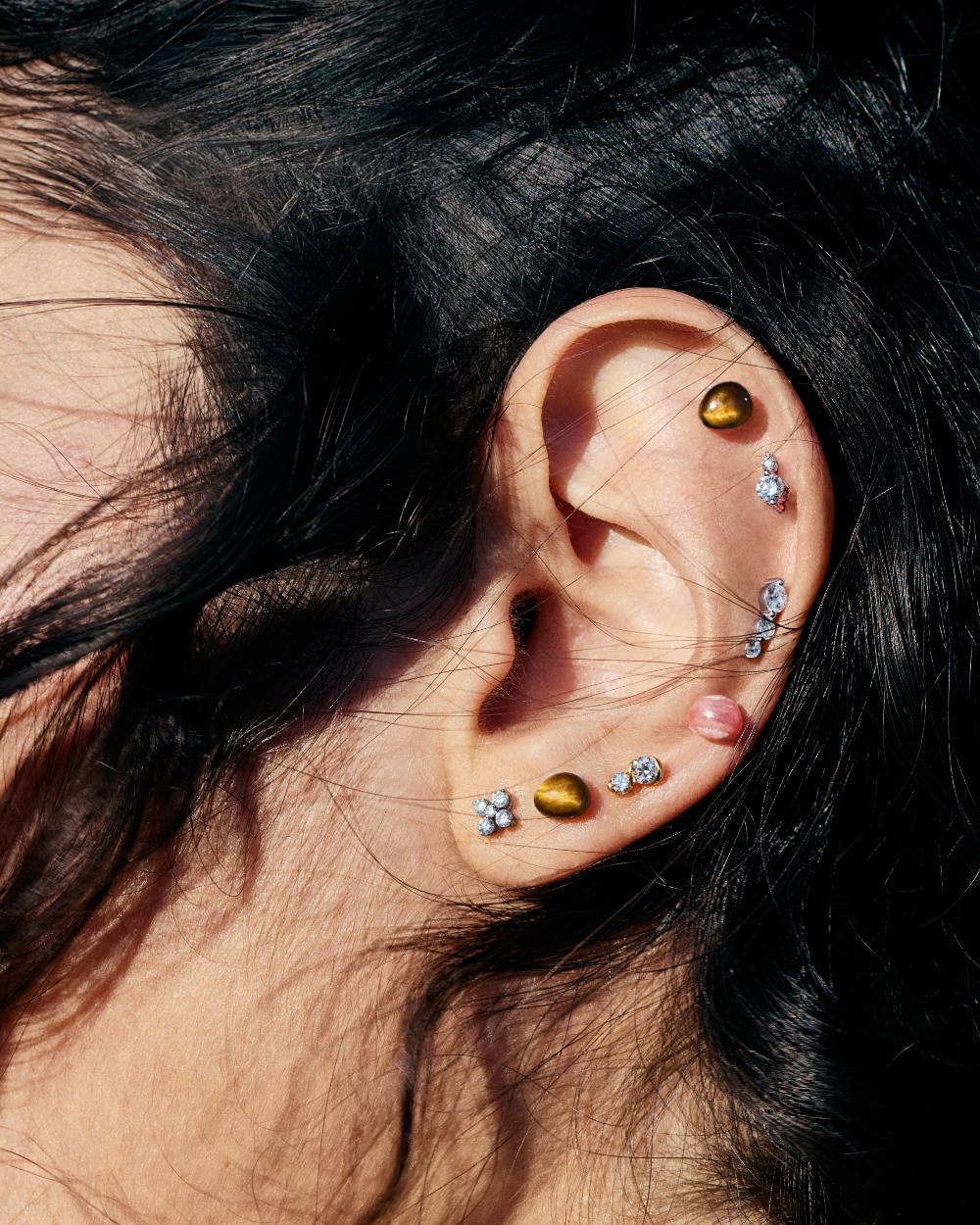 La Sirenita de PdPaola lleva piercings pequeños con color