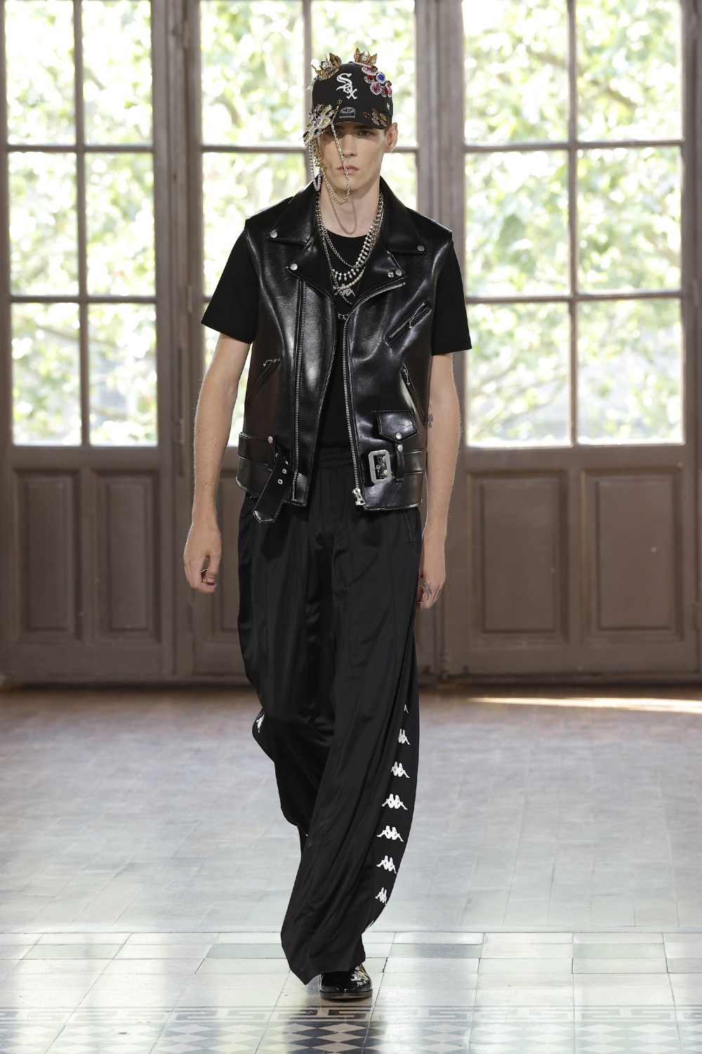 Junya Watanabe SS27 reconstruye el traje y el streetwear