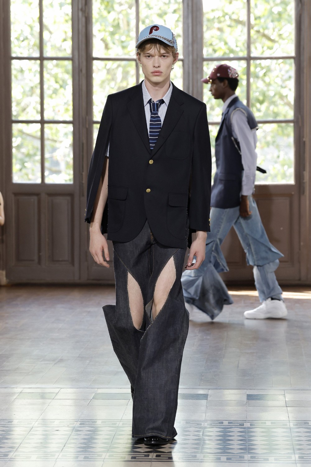 Junya Watanabe SS27 reconstruye el traje y el streetwear