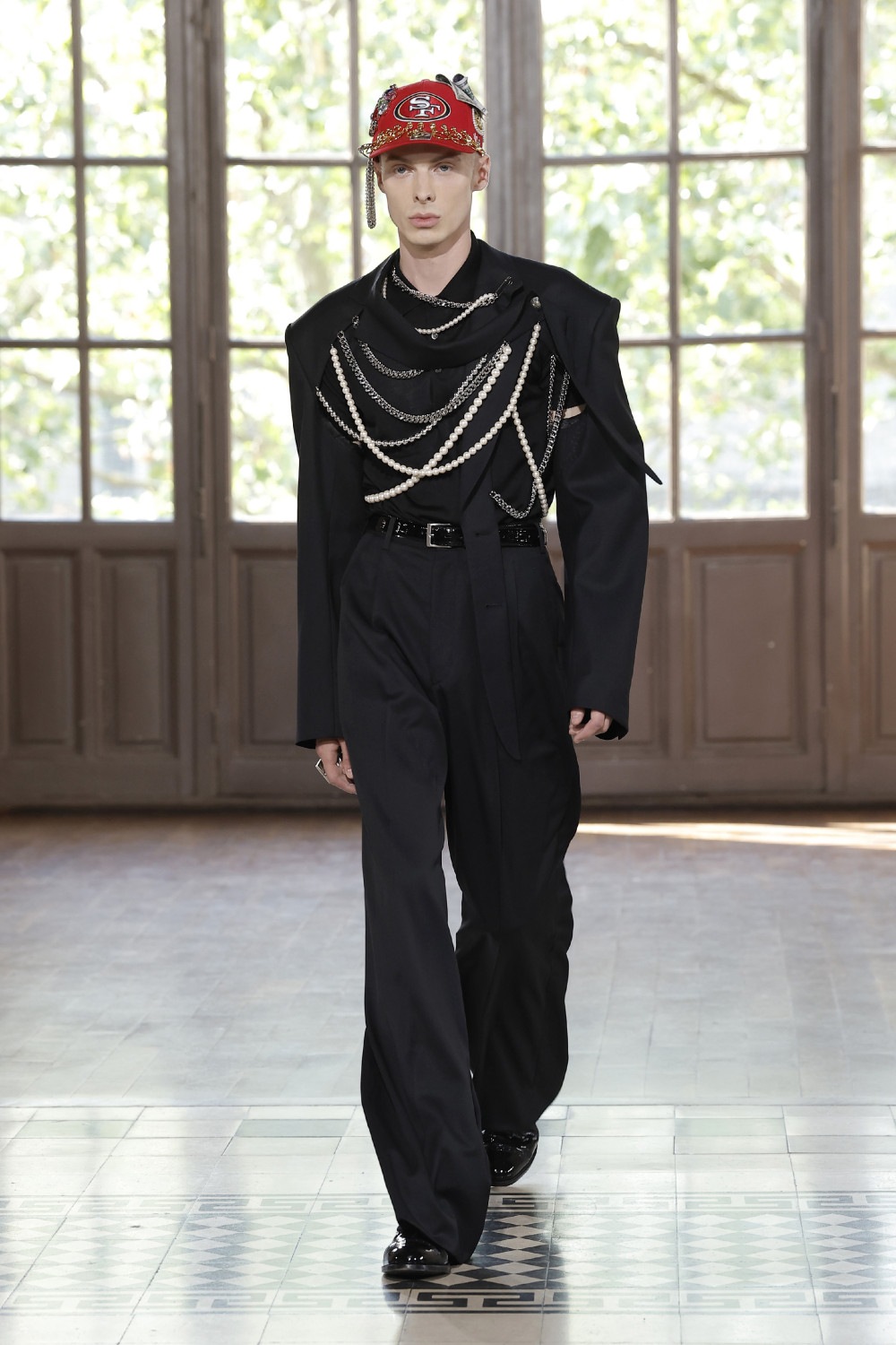 Junya Watanabe SS27 reconstruye el traje y el streetwear