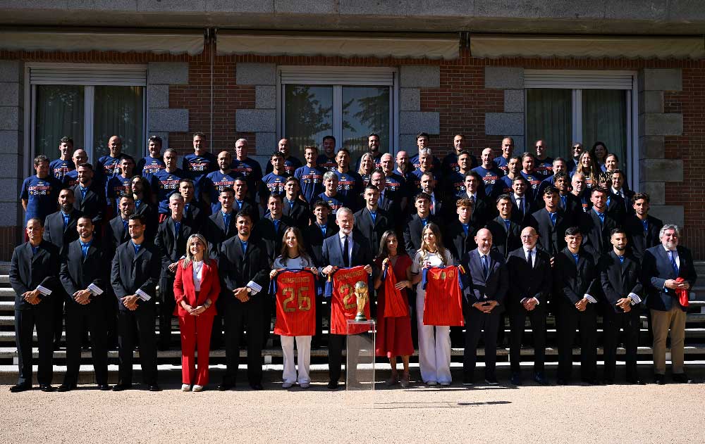 La segunda estrella de España llega con traje de Loewe