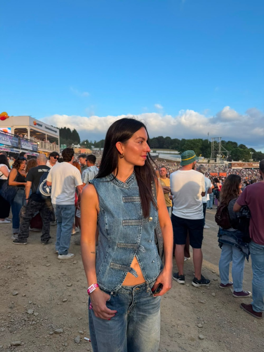 Tu armario está en modo festival: lleva estos looks clave
