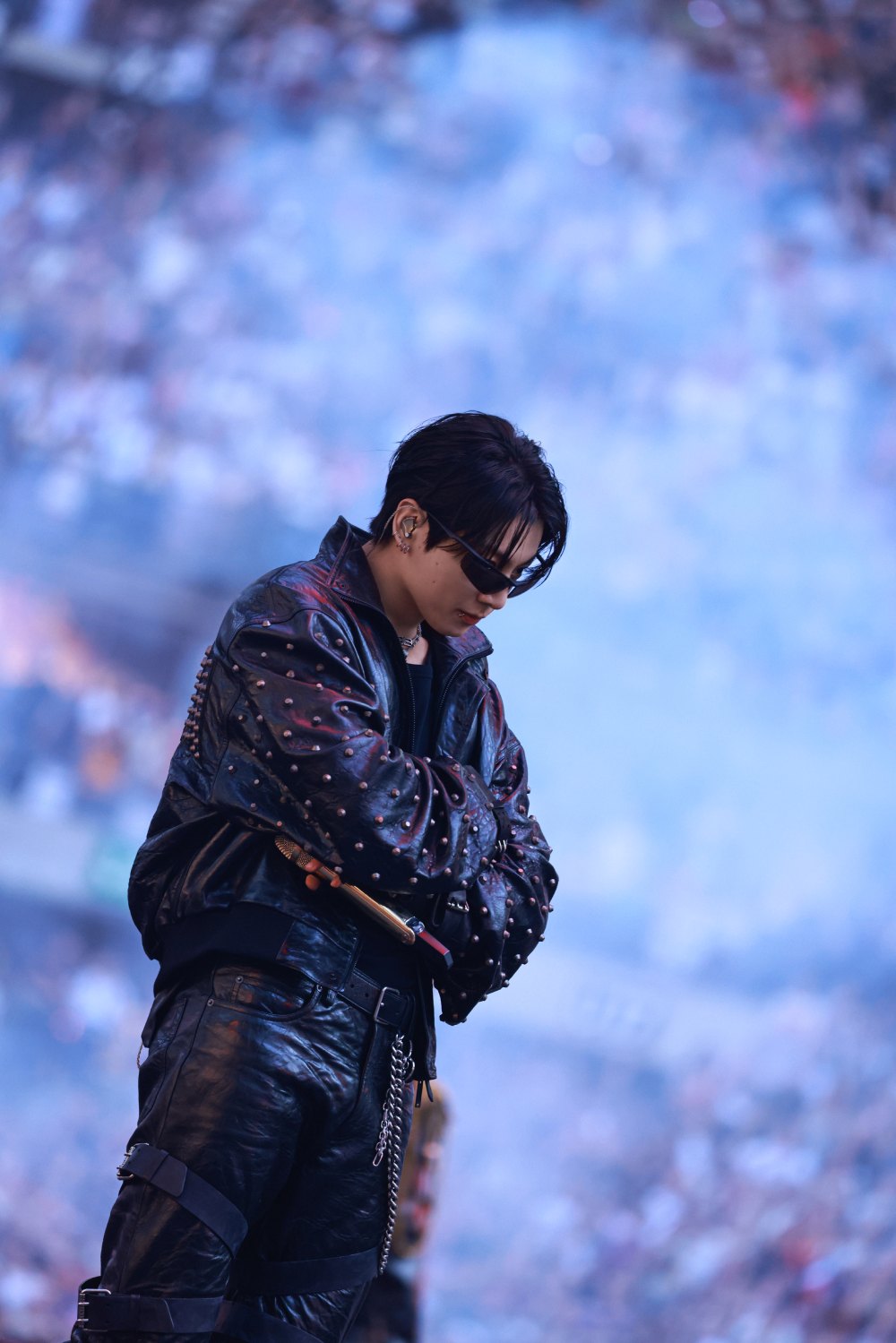 Todos los looks de Jung Kook en París fueron de Balenciaga