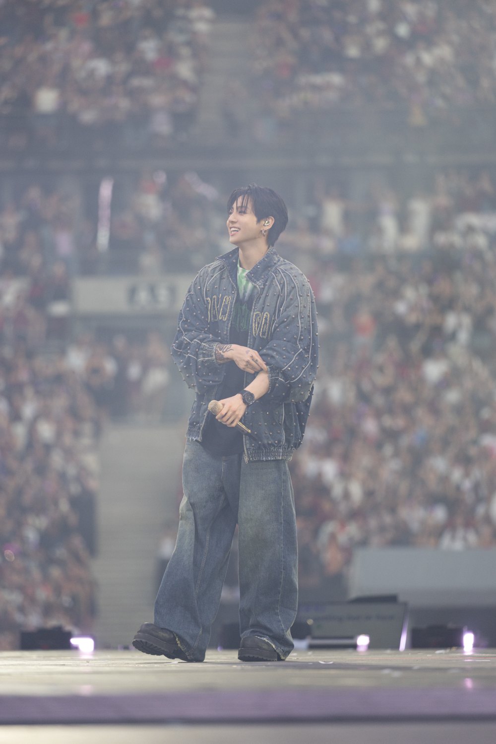 Todos los looks de Jung Kook en París fueron de Balenciaga