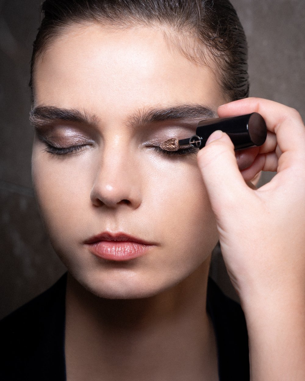 Cuando menos es más: el maquillaje discreto de Armani