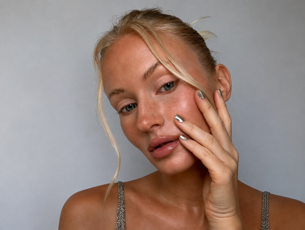 Max Factor recupera el nude de los 90 con el marrón cacao