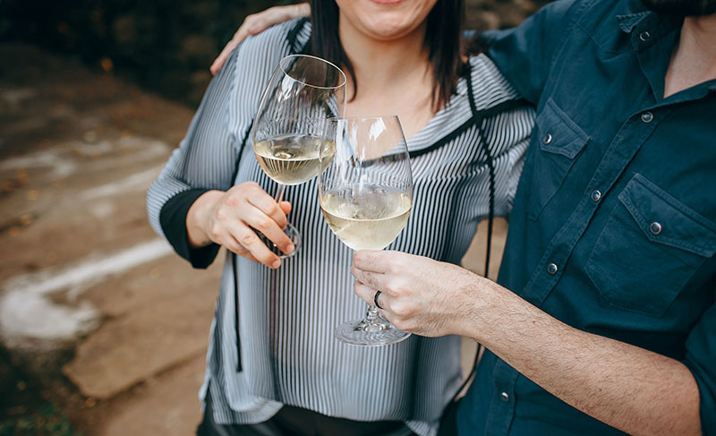 8 vinos blancos perfectos para refrescar el verano