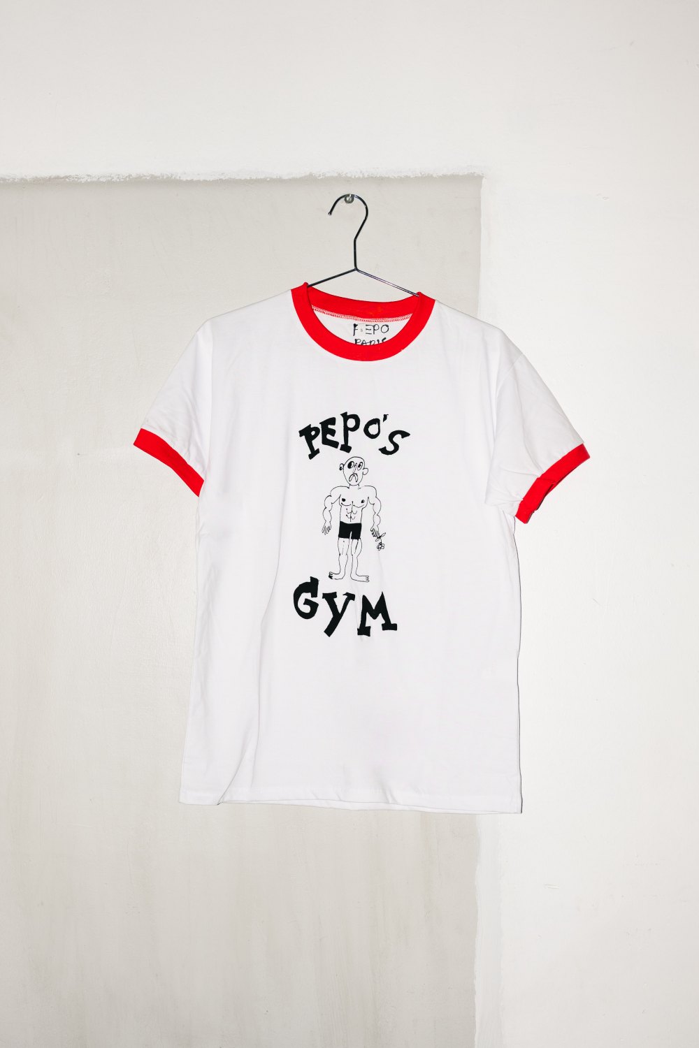 Las camis de Pepo Moreno se burlan de los gymbros