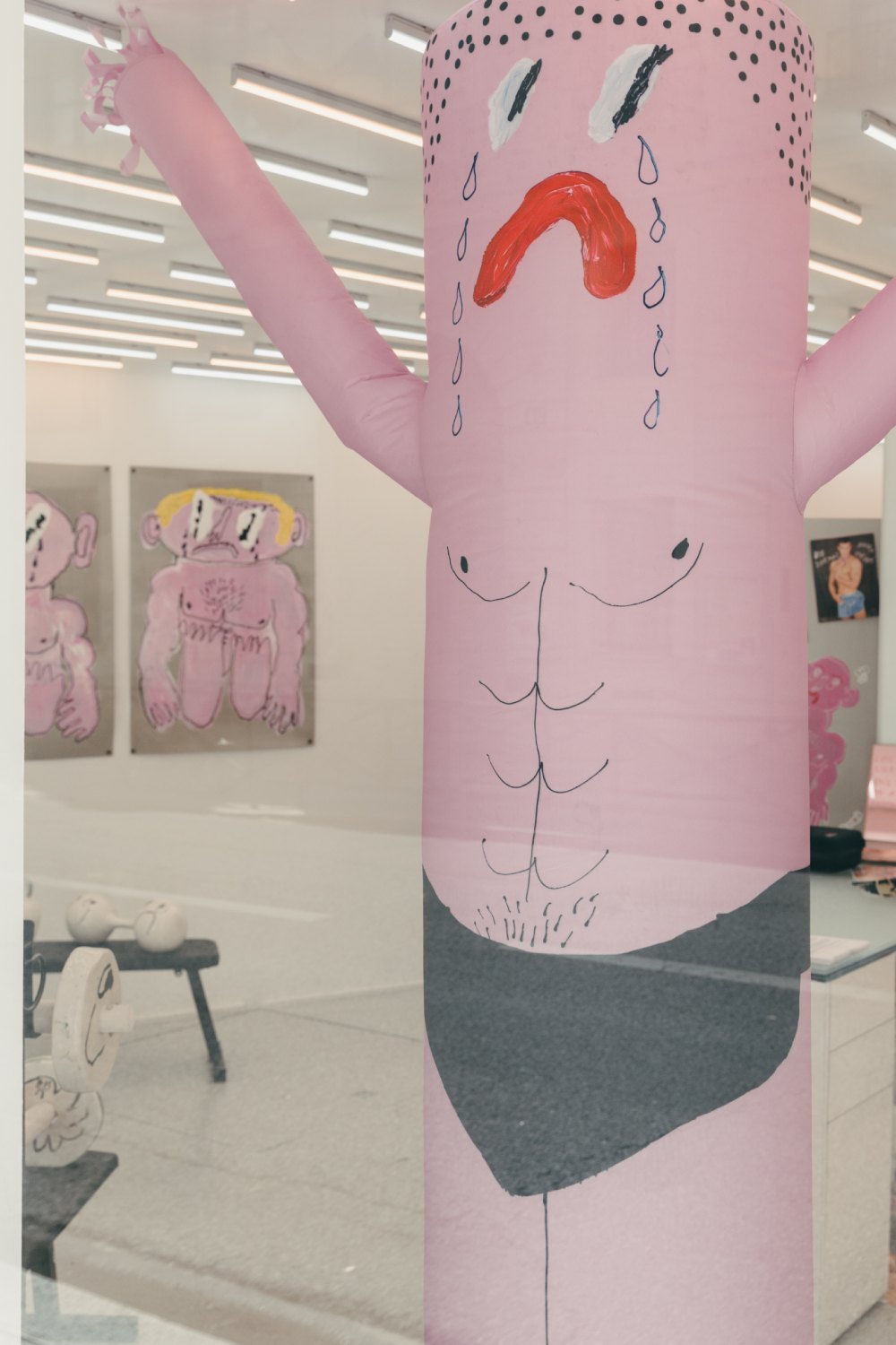 Las camis de Pepo Moreno se burlan de los gymbros