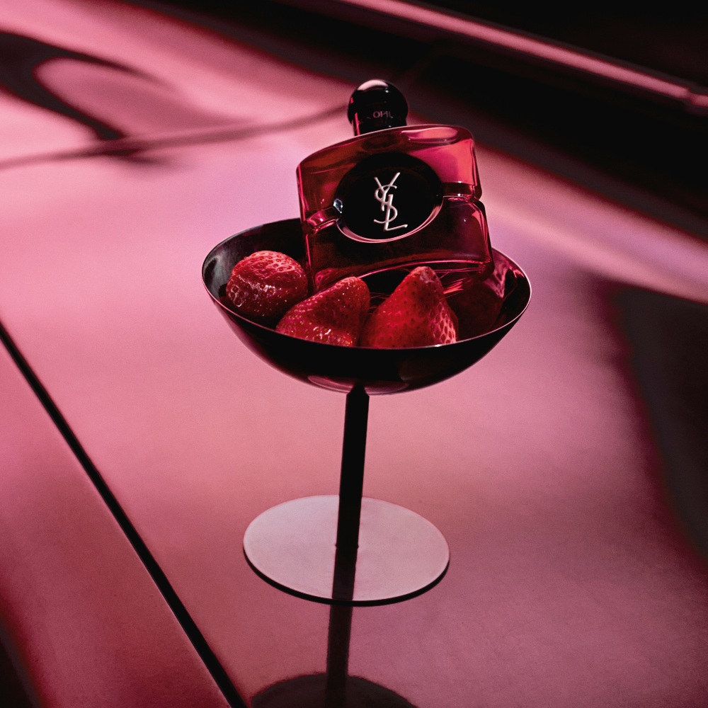 El nuevo perfume de YSL huele a fresa, café y sensualidad