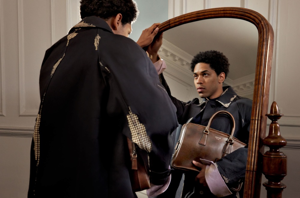 Prada FW26 nos invita a mirar a lo simple; a lo humano