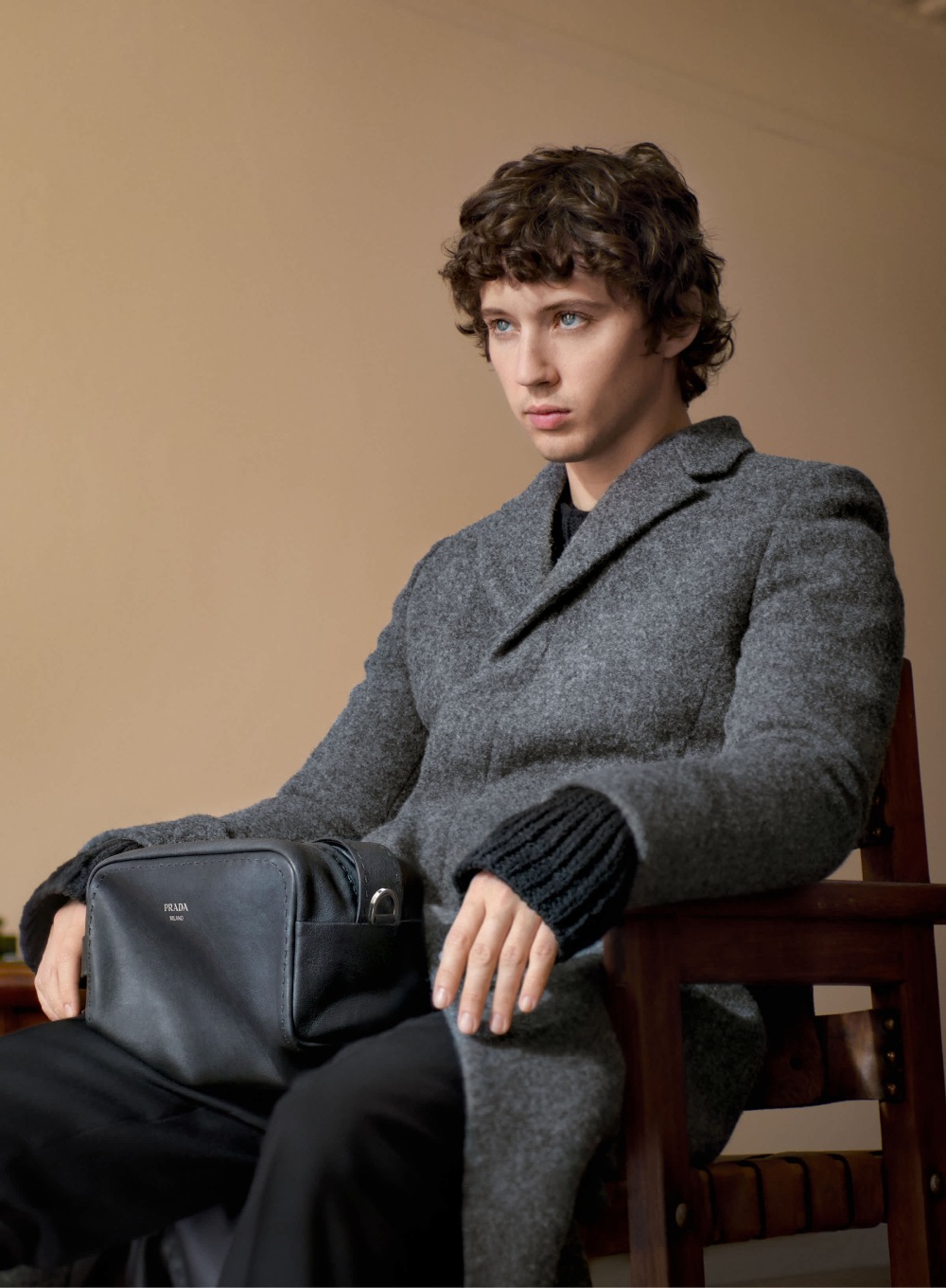 Prada FW26 nos invita a mirar a lo simple; a lo humano