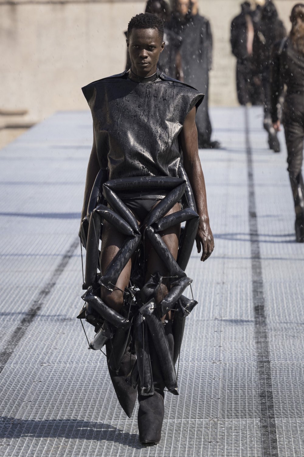 Rick Owens y su armario de calor distópico para SS27
