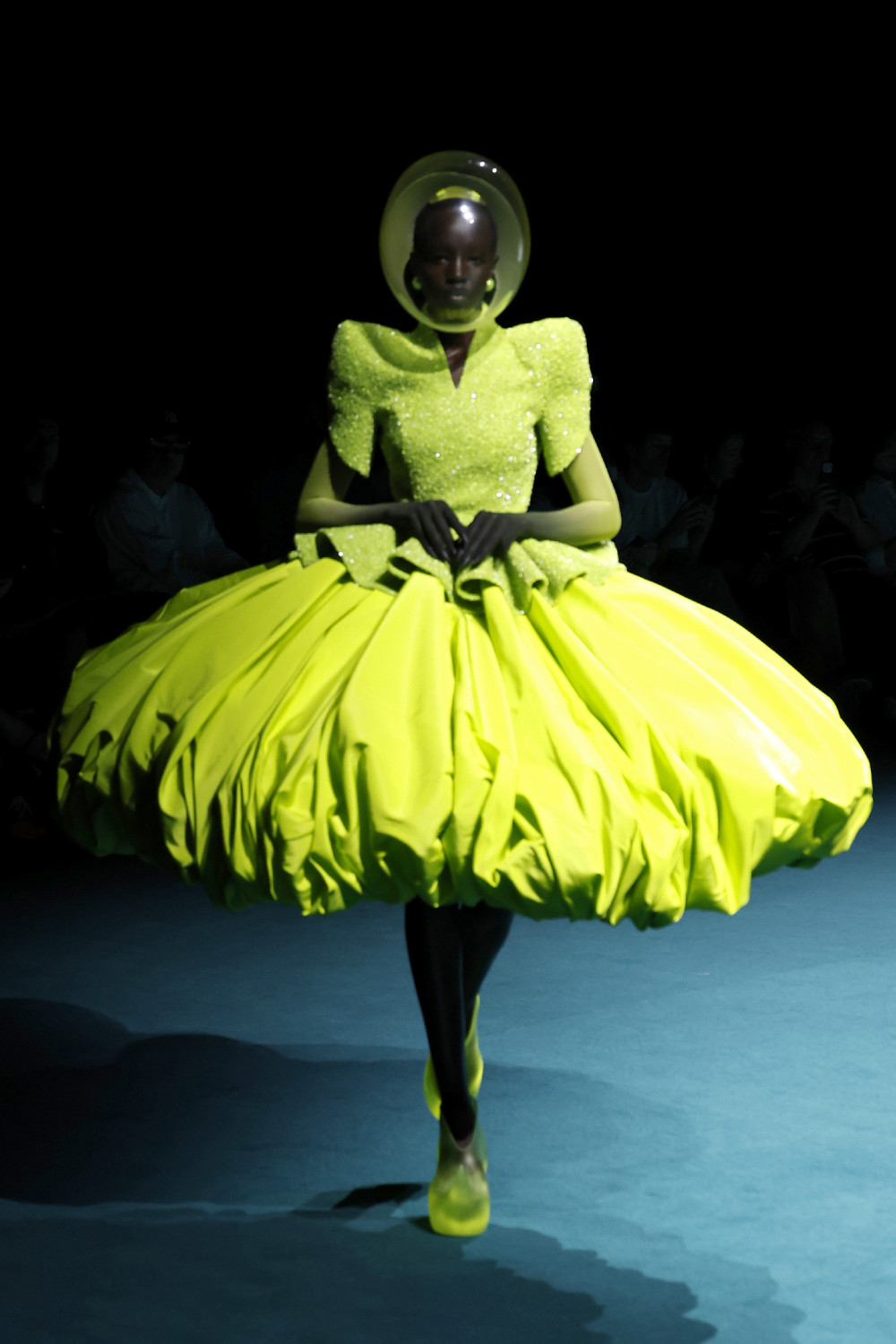 Robert Wun FW26: transforma la infancia en alta costura