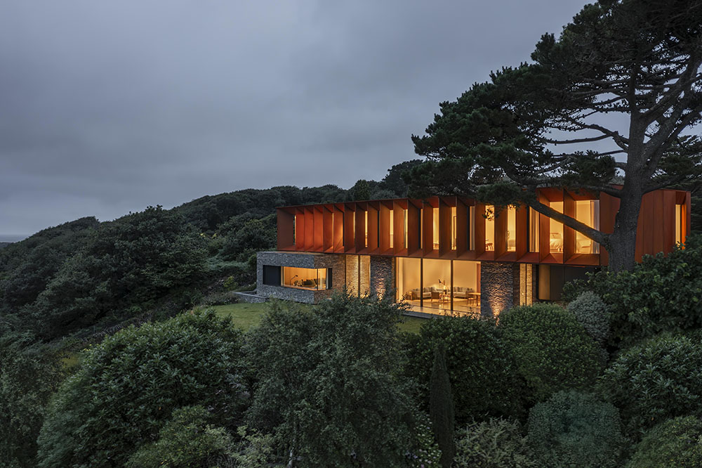 Ström Architects pone a Porthmadog House de cara al mar