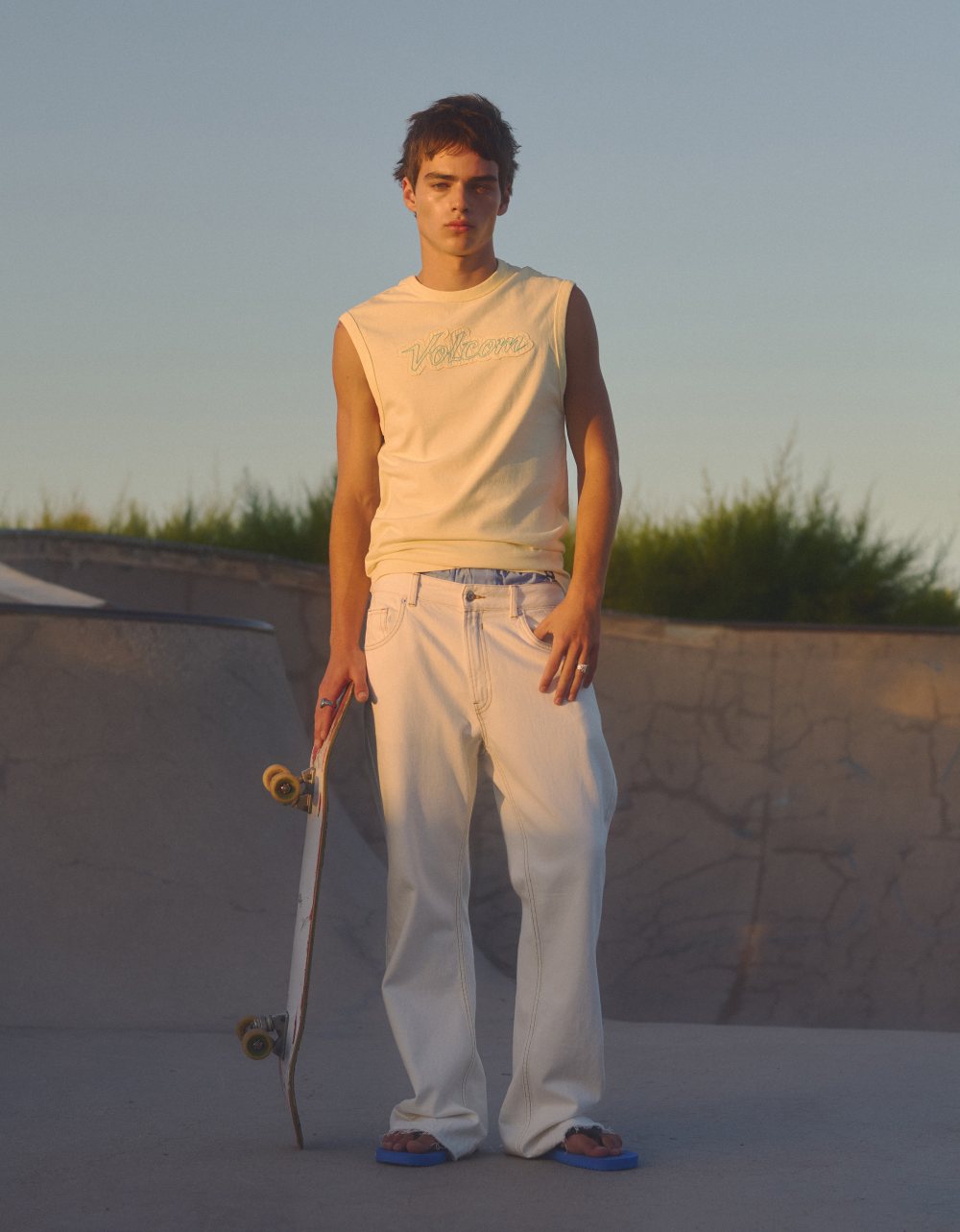 La racha dosmilera y streetwear de Bershka sigue con Volcom