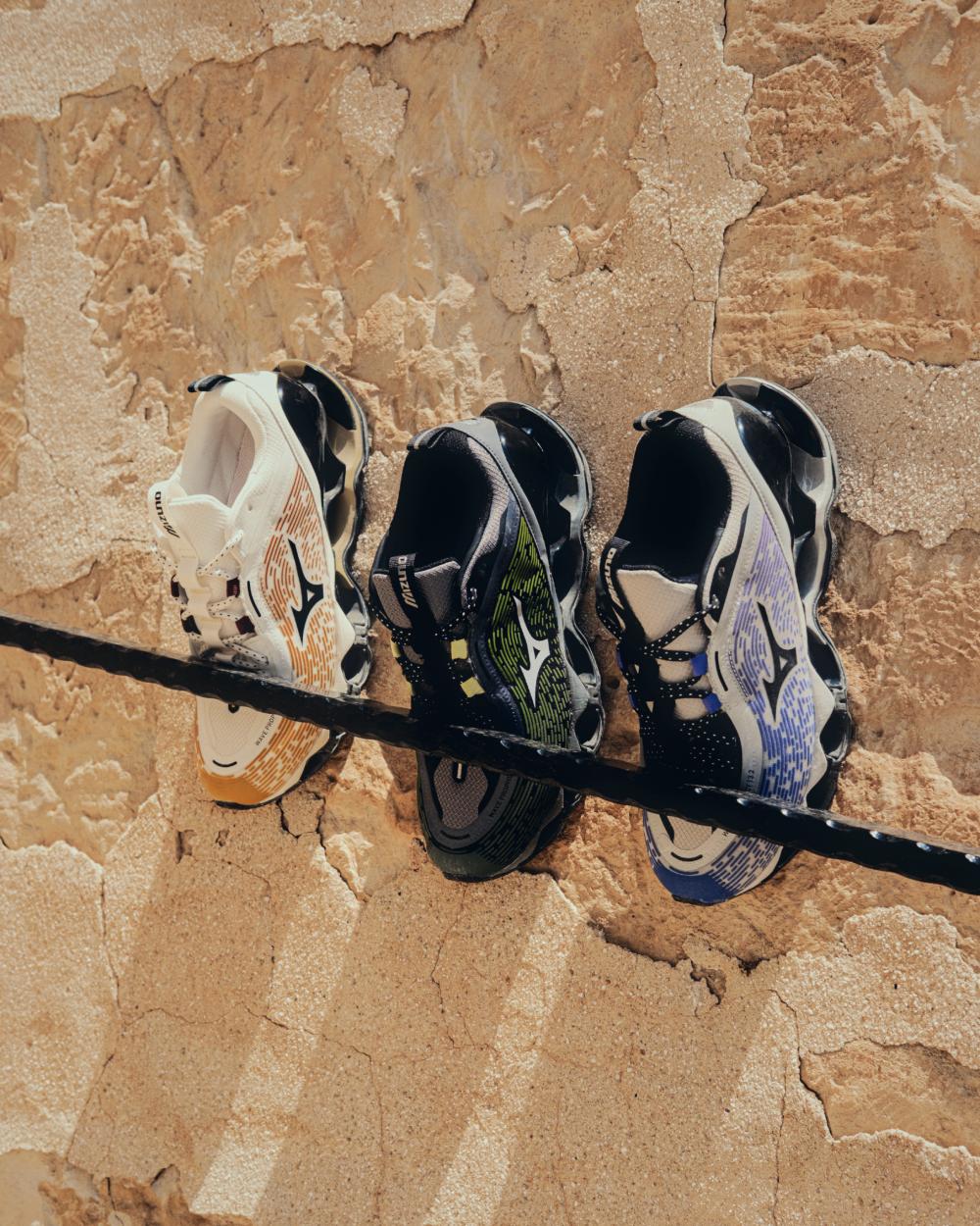Mizuno celebra su tencología Wave con el pack Burning Dust