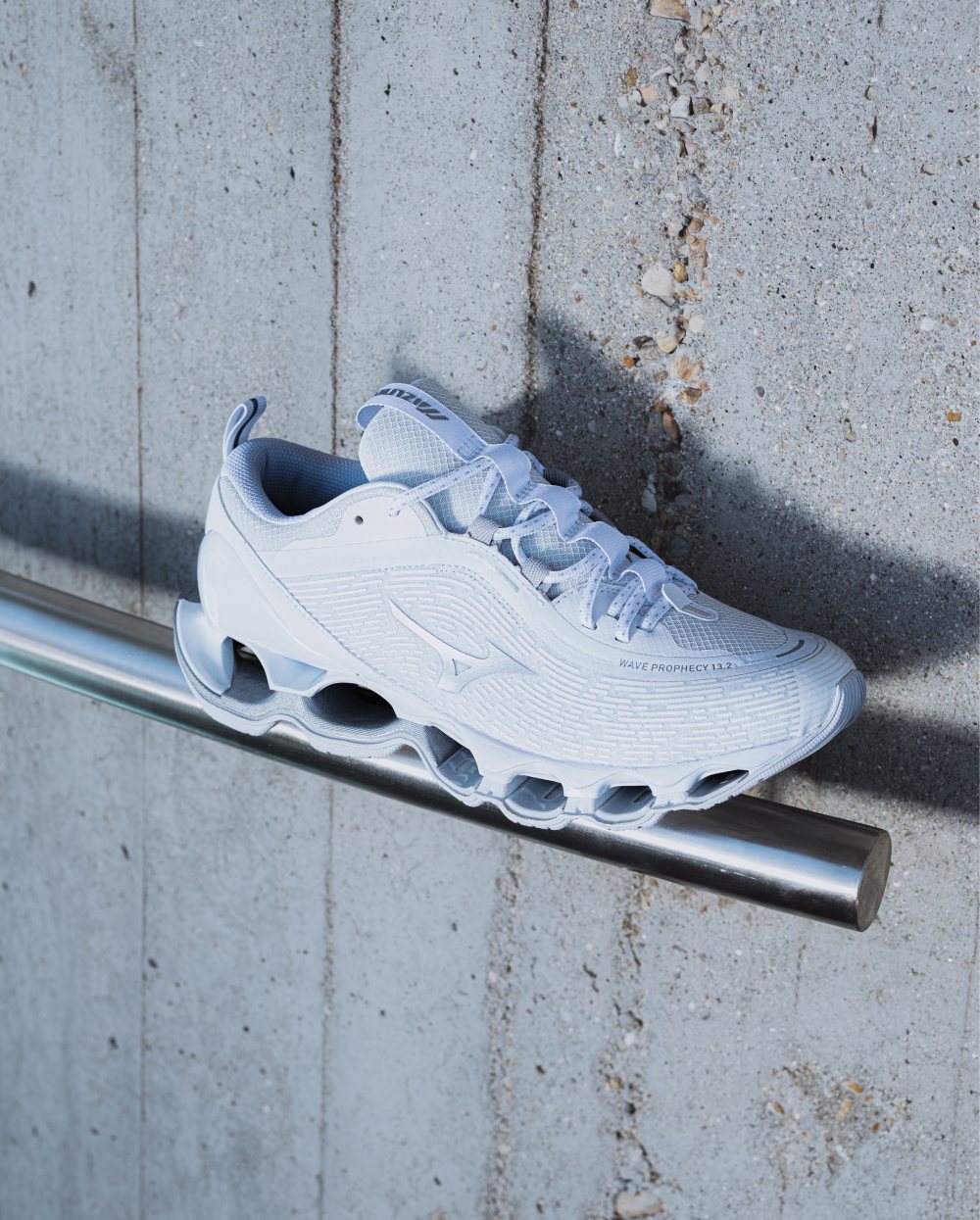 Mizuno celebra su tencología Wave con el pack Burning Dust