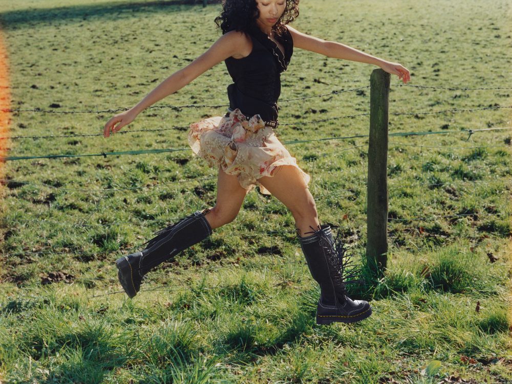 Dr. Martens reinventa sus míticas botas con estilo cowboy