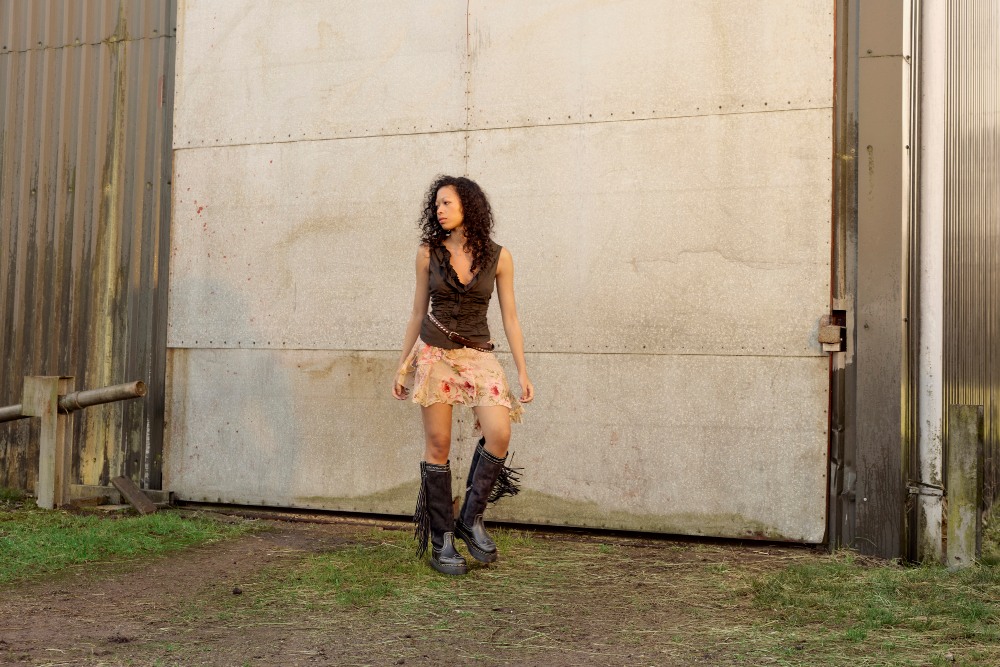 Dr. Martens reinventa sus míticas botas con estilo cowboy
