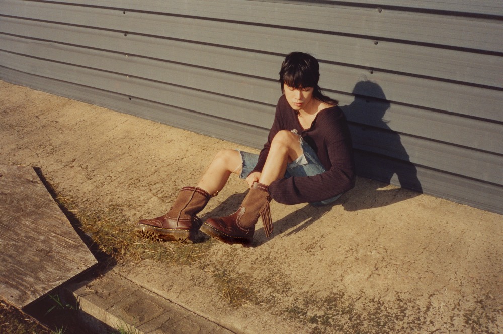 Dr. Martens reinventa sus míticas botas con estilo cowboy