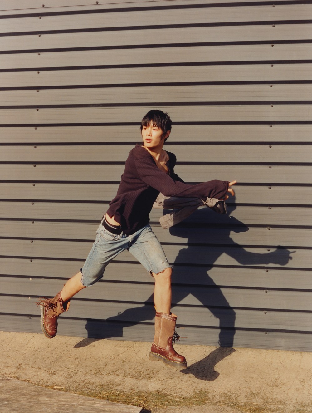 Dr. Martens reinventa sus míticas botas con estilo cowboy
