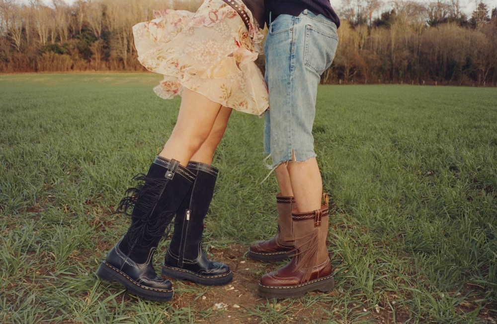 Dr. Martens reinventa sus míticas botas con estilo cowboy
