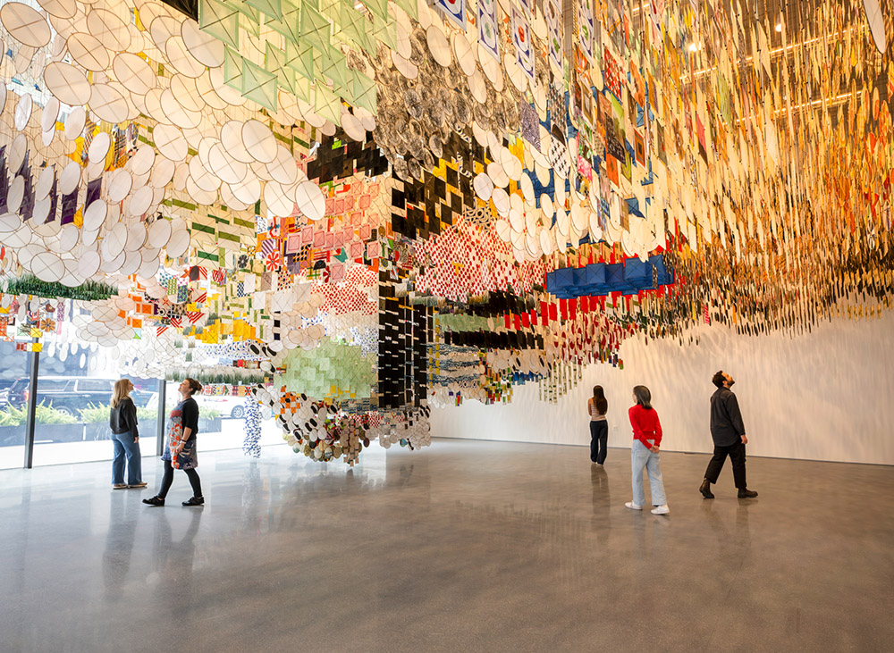 Giant Arc de Jacob Hashimoto en el SFMOMA de San Francisco