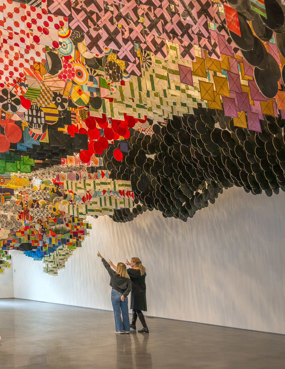Giant Arc de Jacob Hashimoto en el SFMOMA de San Francisco