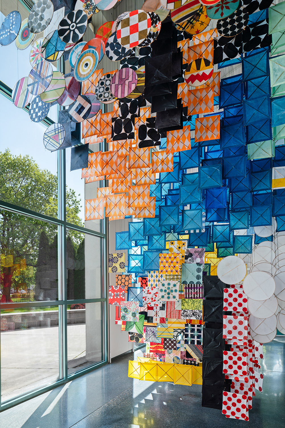 Giant Arc de Jacob Hashimoto en el SFMOMA de San Francisco