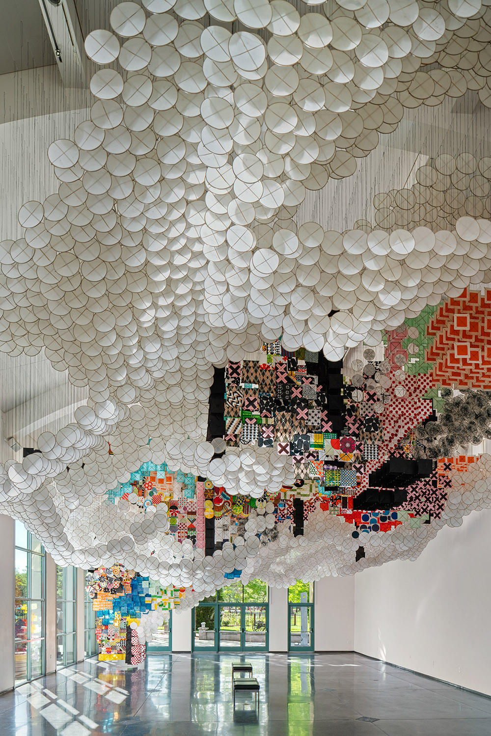 Giant Arc de Jacob Hashimoto en el SFMOMA de San Francisco