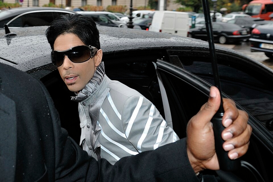 Prince desafia al tiempo con Timeless, su nuevo álbum