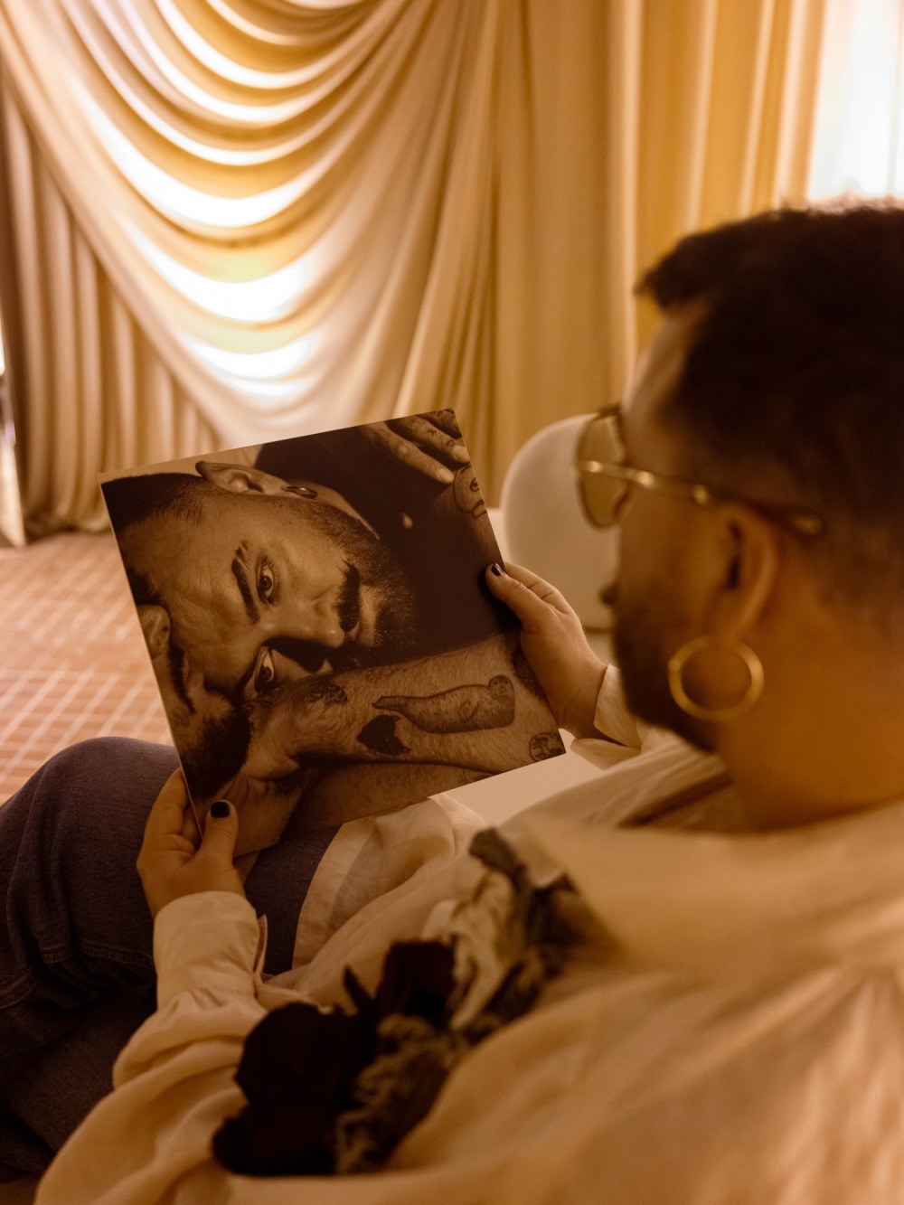 Sam Smith, el artista queer británico, publica Hazel Eyes