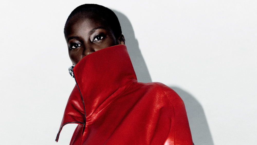 Lo nuevo de Balenciaga se define en contraste radical