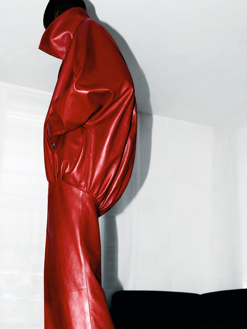 Lo nuevo de Balenciaga se define en contraste radical
