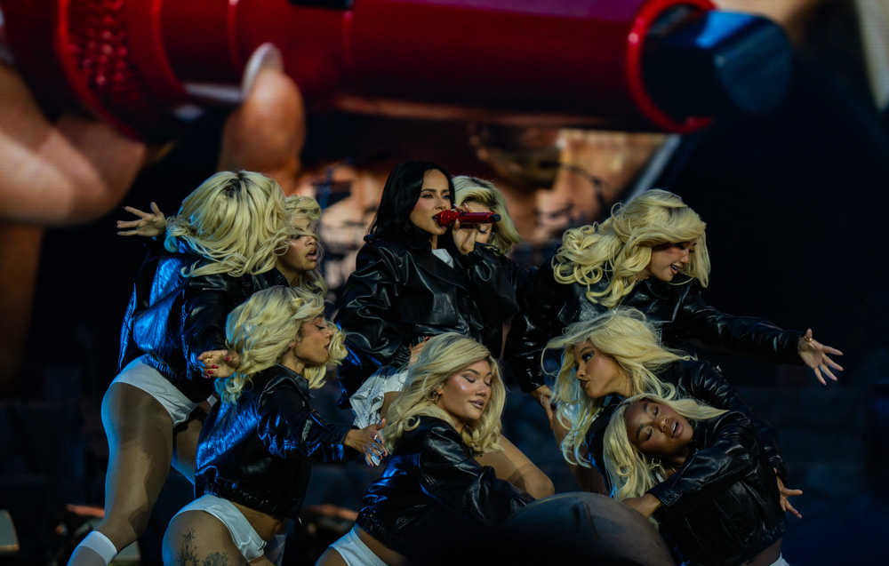 Karol G y Becky G arrasan en Seattle con la gira Tropitour