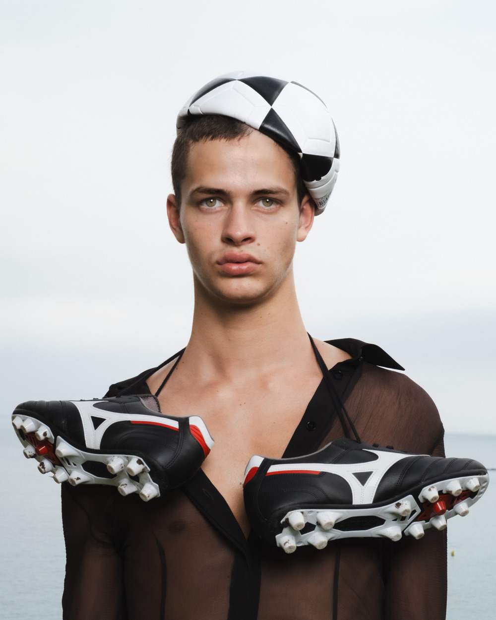 De la grada a la pasarela: el lujo se rinde al fútbol