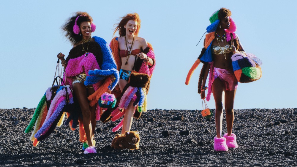El color también es para el frío y Kurt Geiger es la prueba