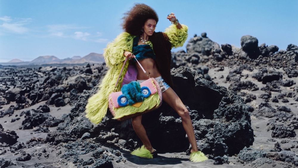 El color también es para el frío y Kurt Geiger es la prueba