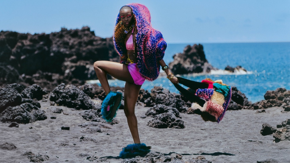 El color también es para el frío y Kurt Geiger es la prueba